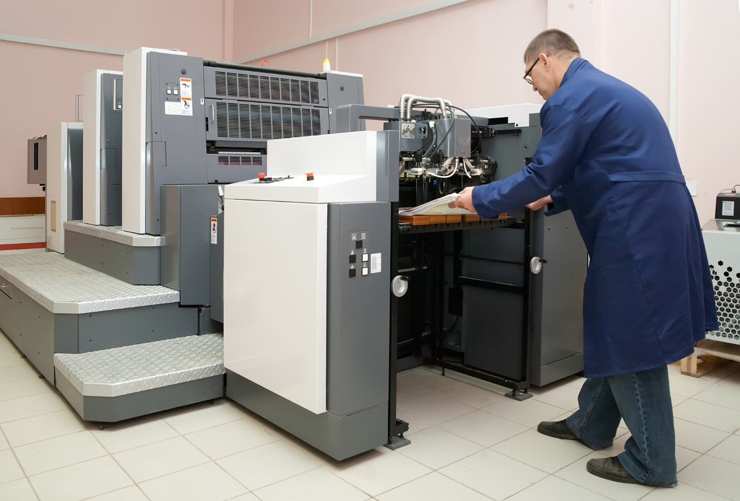 working-offset-printer